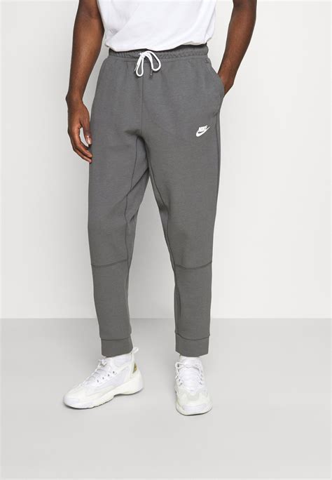 nike dunkelgraue jogginghose herren|Nike Factory Stores.